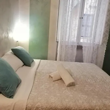 Român Holidays Albergue *
