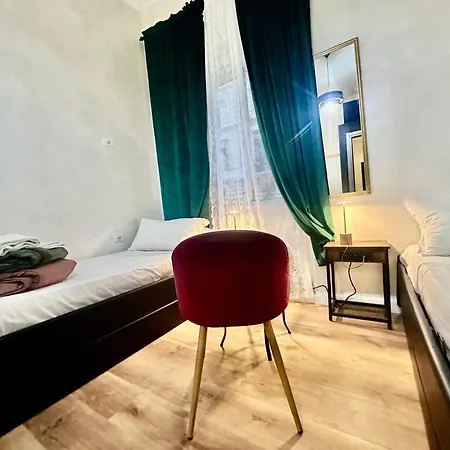 Român Holidays Albergue