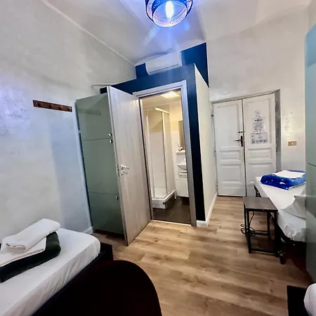 Holidays ホステル *