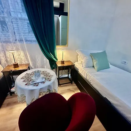 ホステル Holidays *