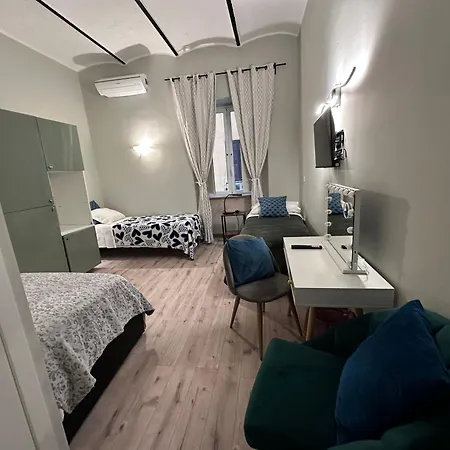 Holidays אכסניה *