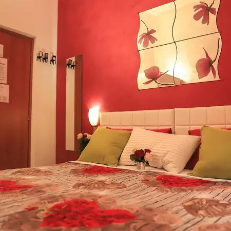 Român Holidays Albergue *
