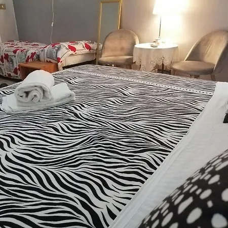 罗曼假日旅舍